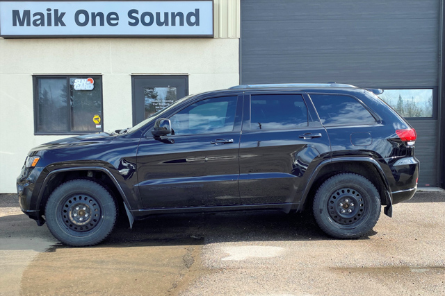 2018 Jeep Grand Cherokee with professional window tint in North Bay
